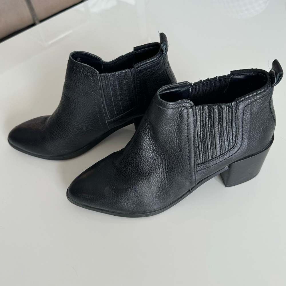 Women’s 7.5 Leather Booties 3” Heel